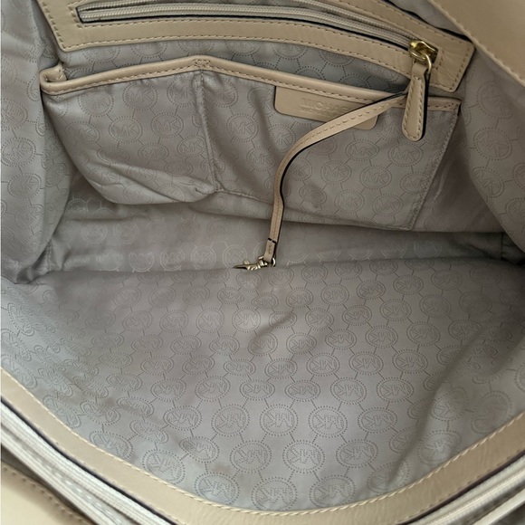 Michael Kors | Jet Set Travel Tote | Excellent Conditions - Picture 4 of 6